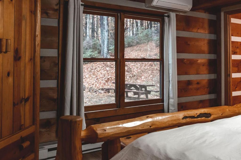 Deer Run Cabin At 36 North - Hot Tub Purlear エクステリア 写真