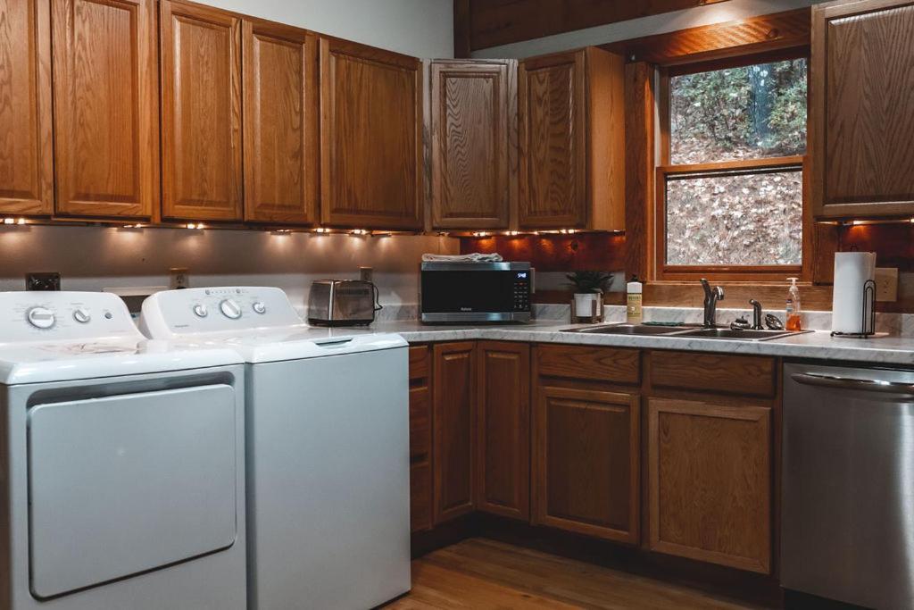 Deer Run Cabin At 36 North - Hot Tub Purlear エクステリア 写真